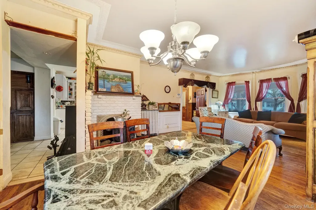 320 S Bayview Avenue Freeport NY 11520