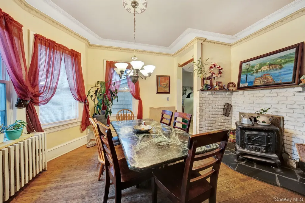 320 S Bayview Avenue Freeport NY 11520