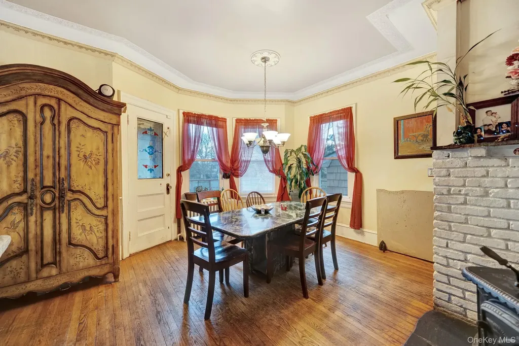320 S Bayview Avenue Freeport NY 11520