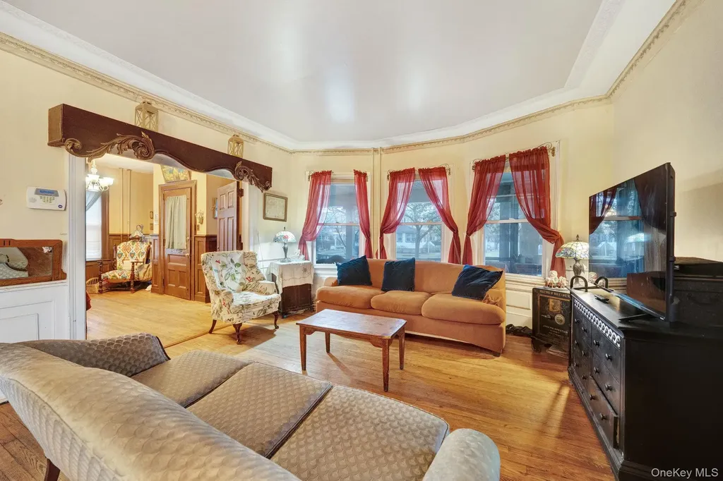 320 S Bayview Avenue Freeport NY 11520