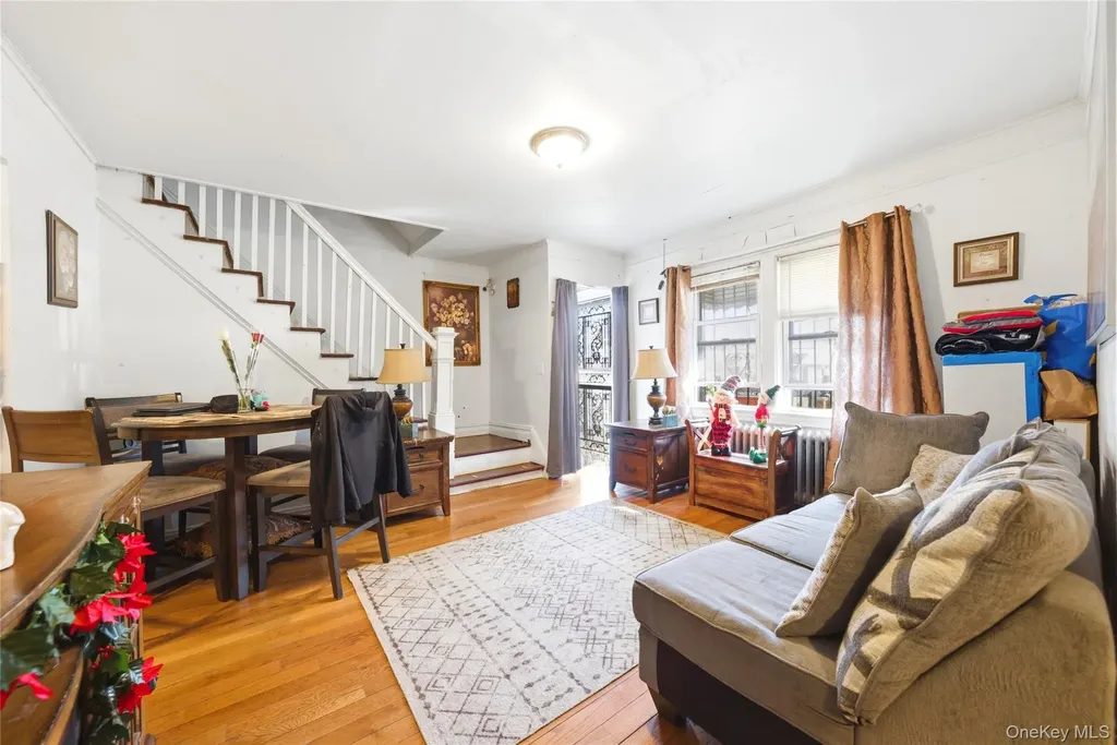 793 N Oak Drive Bronx NY 10467