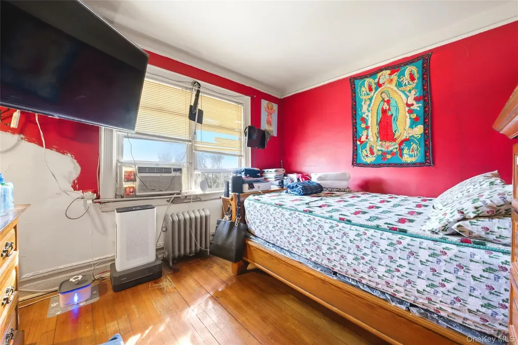 793 N Oak Drive Bronx NY 10467