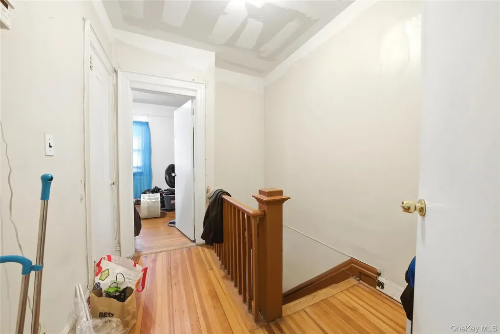 793 N Oak Drive Bronx NY 10467