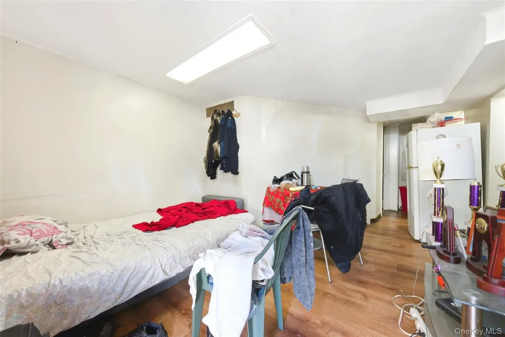 793 N Oak Drive Bronx NY 10467