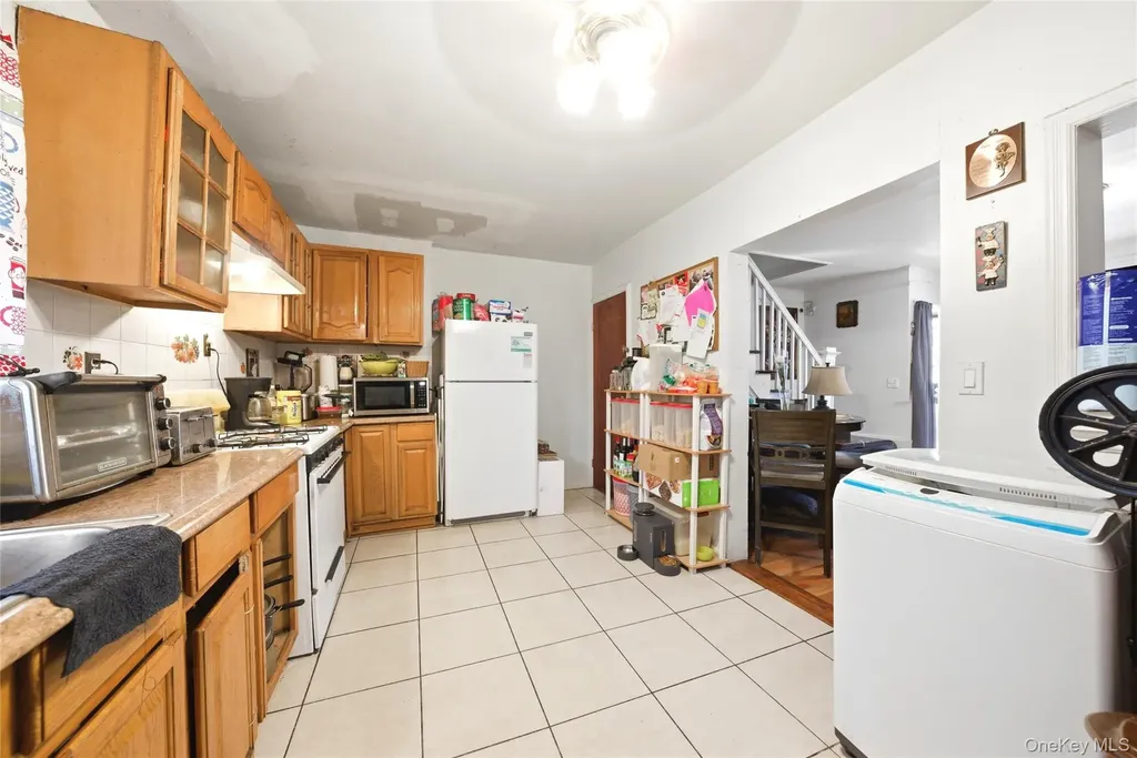793 N Oak Drive Bronx NY 10467