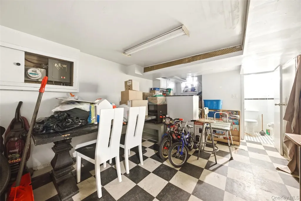 793 N Oak Drive Bronx NY 10467