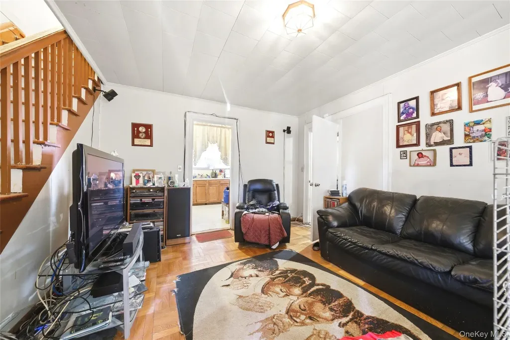 793 N Oak Drive Bronx NY 10467