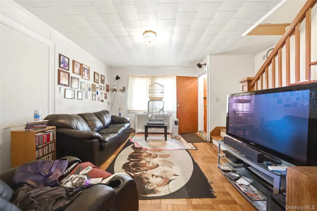 793 N Oak Drive Bronx NY 10467