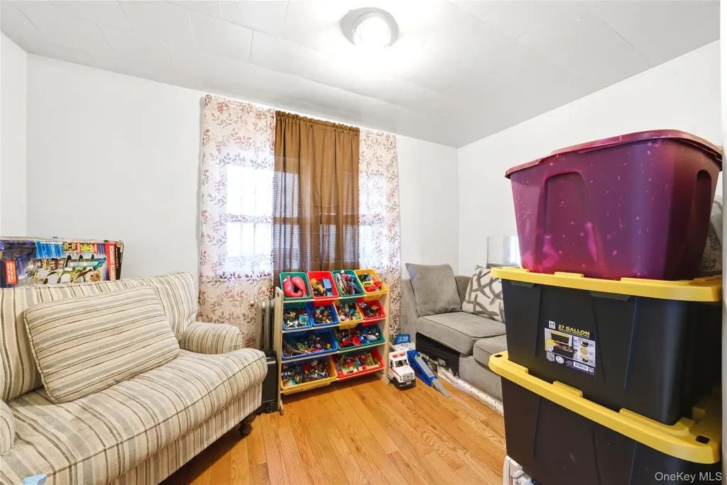 793 N Oak Drive Bronx NY 10467