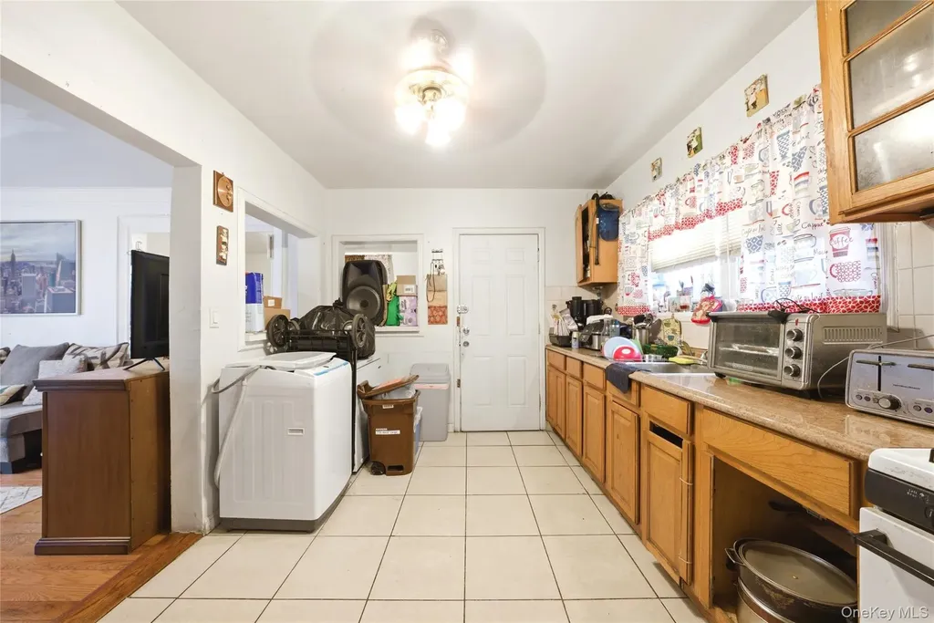 793 N Oak Drive Bronx NY 10467