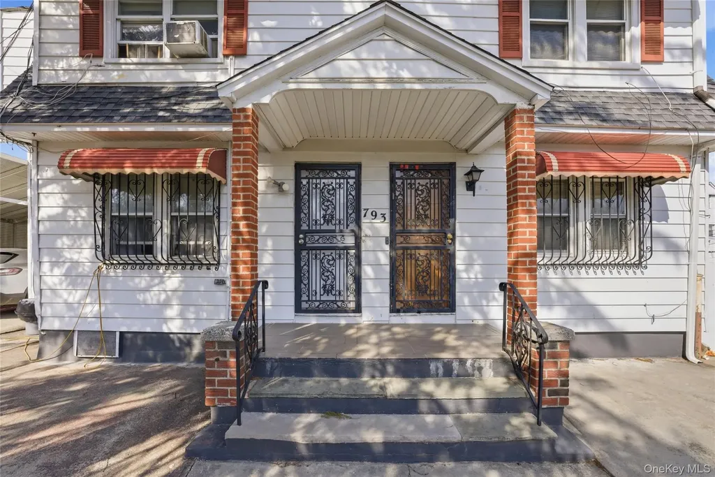 793 N Oak Drive Bronx NY 10467