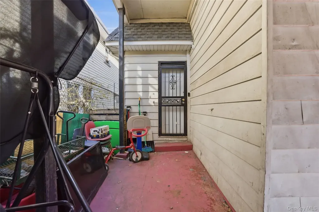 793 N Oak Drive Bronx NY 10467