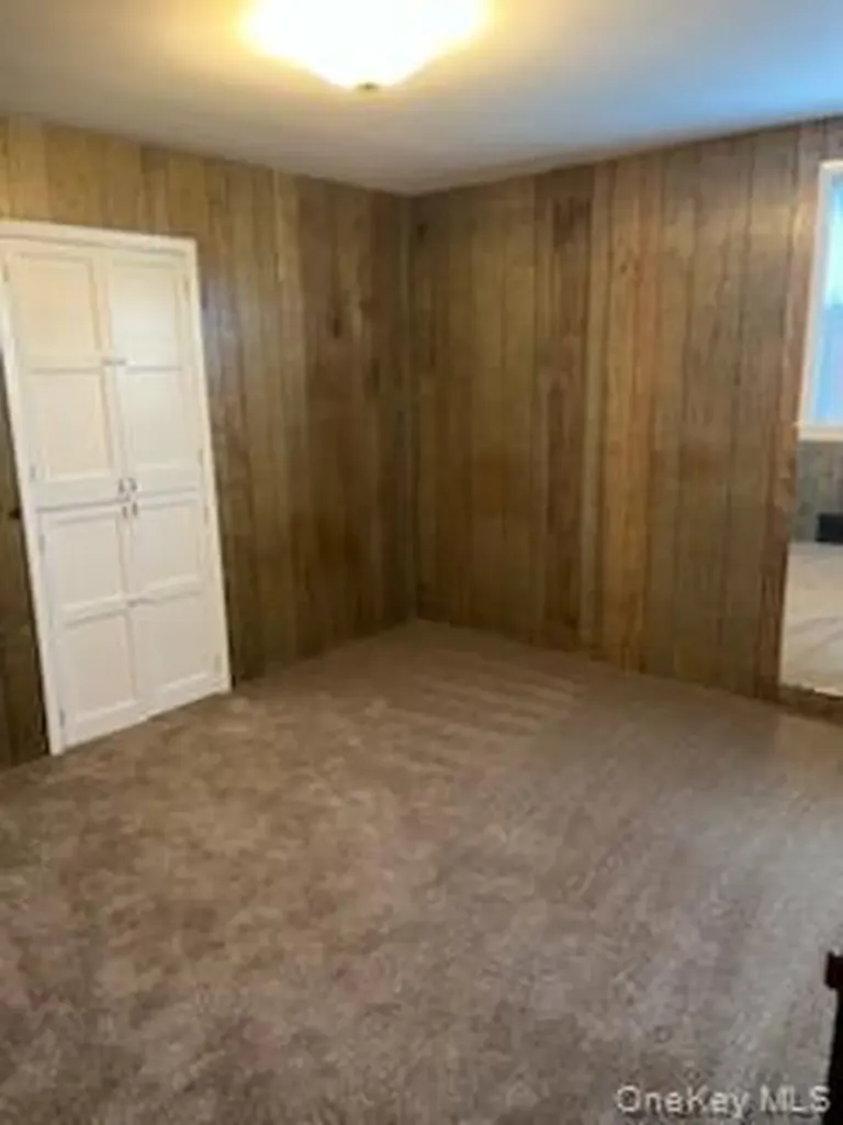 125 W Hoffman Avenue Lindenhurst NY 11757