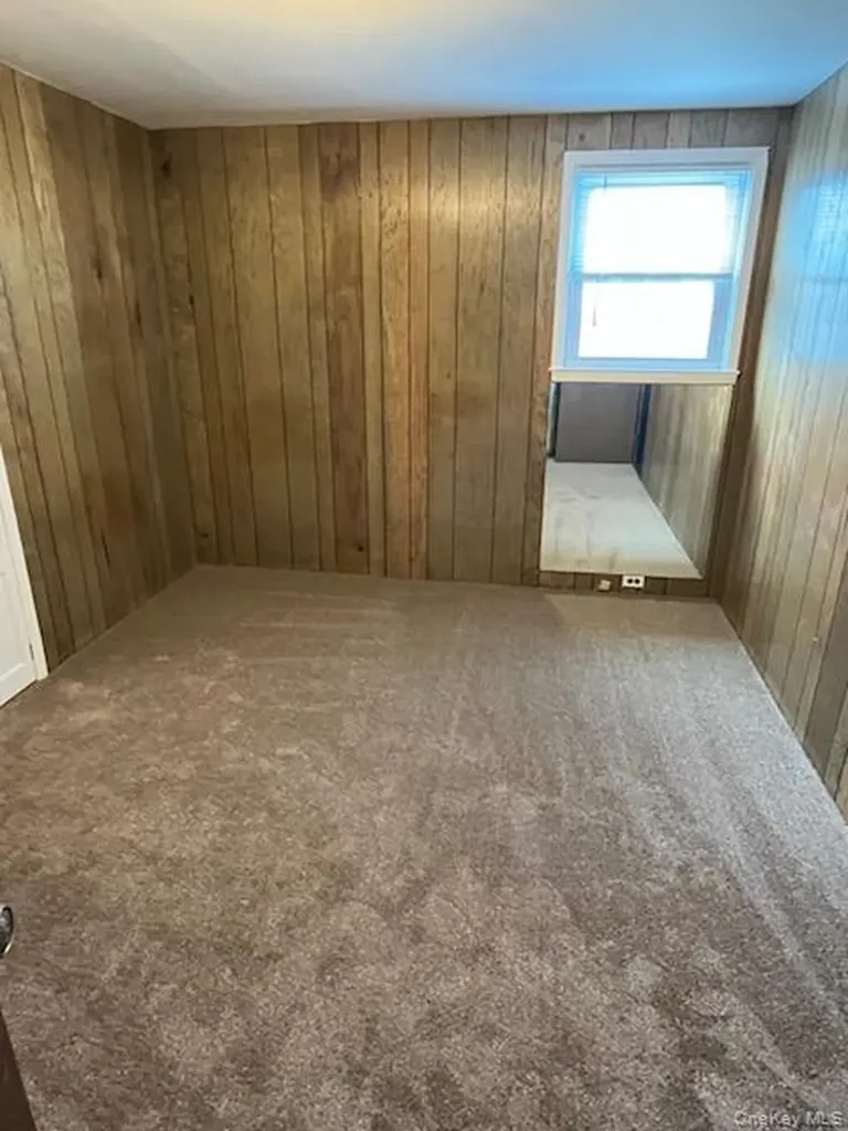 125 W Hoffman Avenue Lindenhurst NY 11757