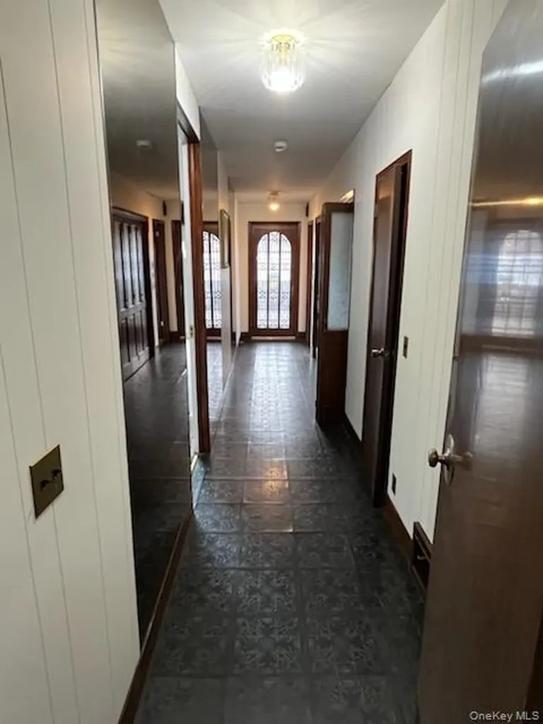 125 W Hoffman Avenue Lindenhurst NY 11757