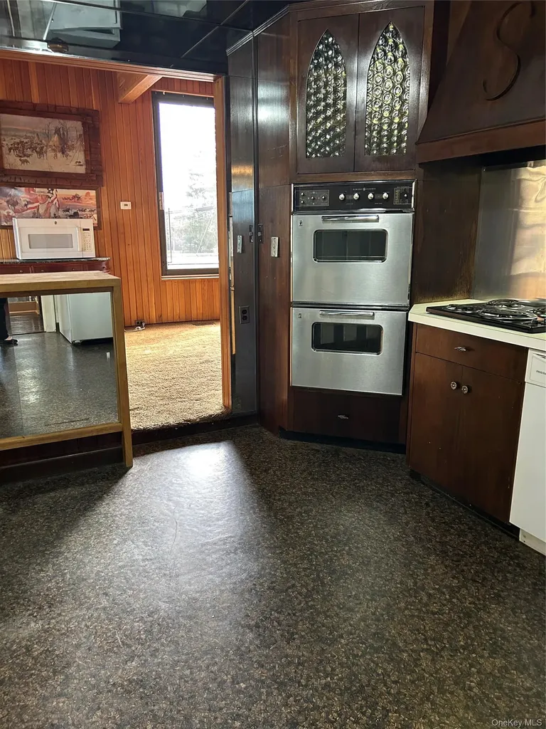 125 W Hoffman Avenue Lindenhurst NY 11757