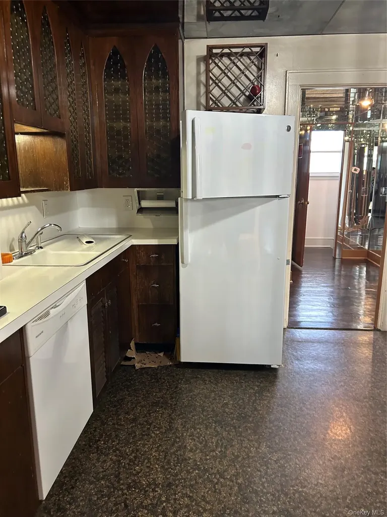 125 W Hoffman Avenue Lindenhurst NY 11757