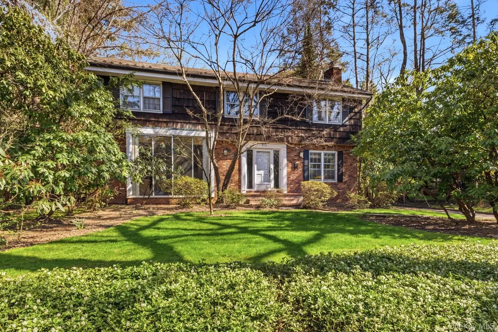 216 Clent Road Great Neck NY 11021