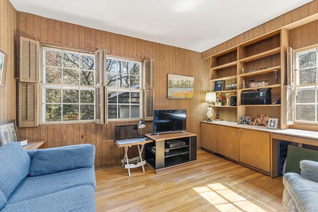 216 Clent Road Great Neck NY 11021