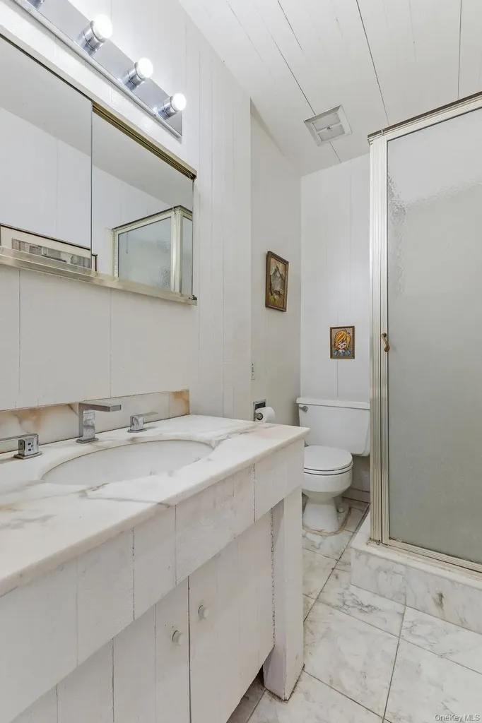216 Clent Road Great Neck NY 11021