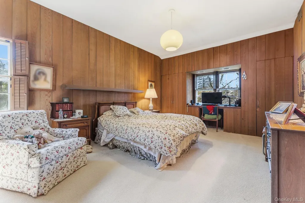 216 Clent Road Great Neck NY 11021