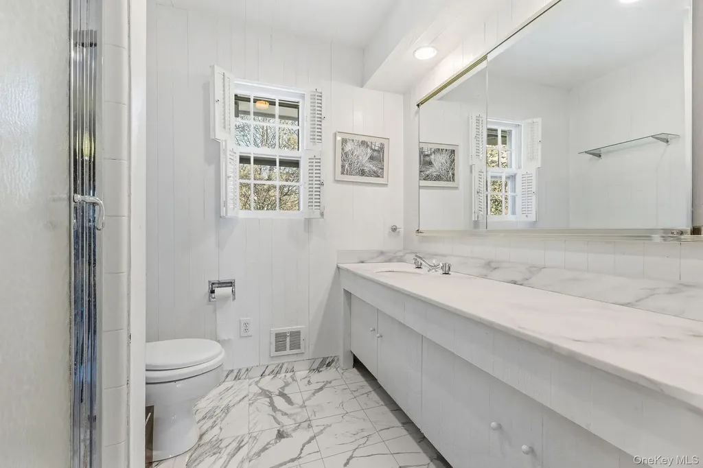 216 Clent Road Great Neck NY 11021