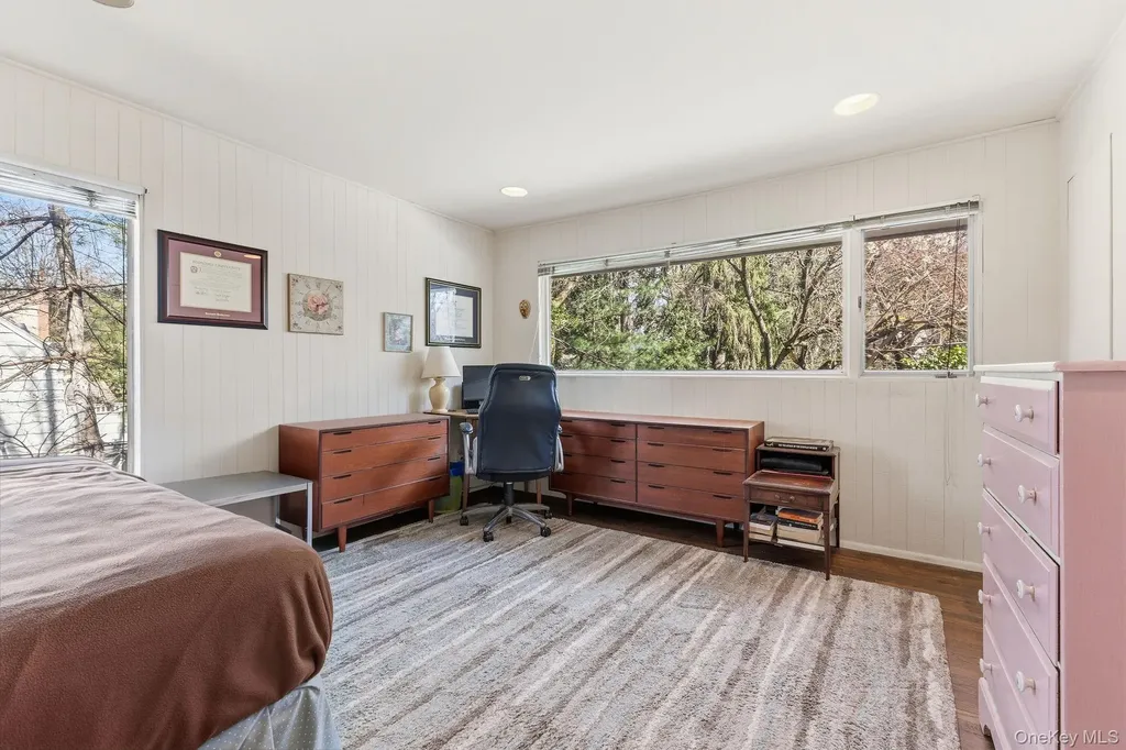 216 Clent Road Great Neck NY 11021