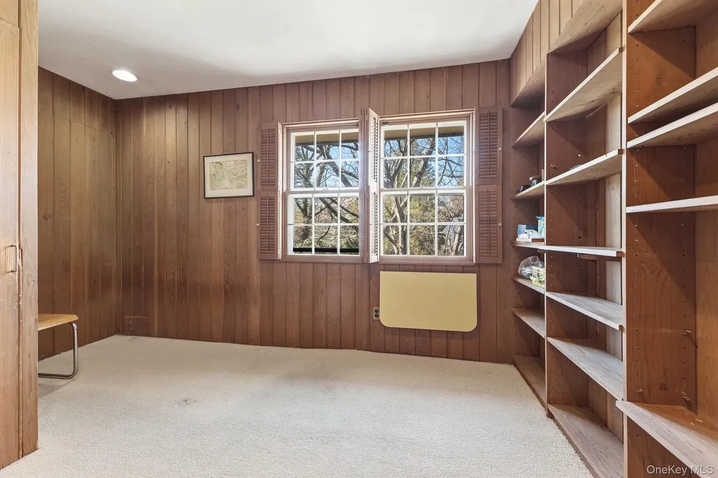 216 Clent Road Great Neck NY 11021