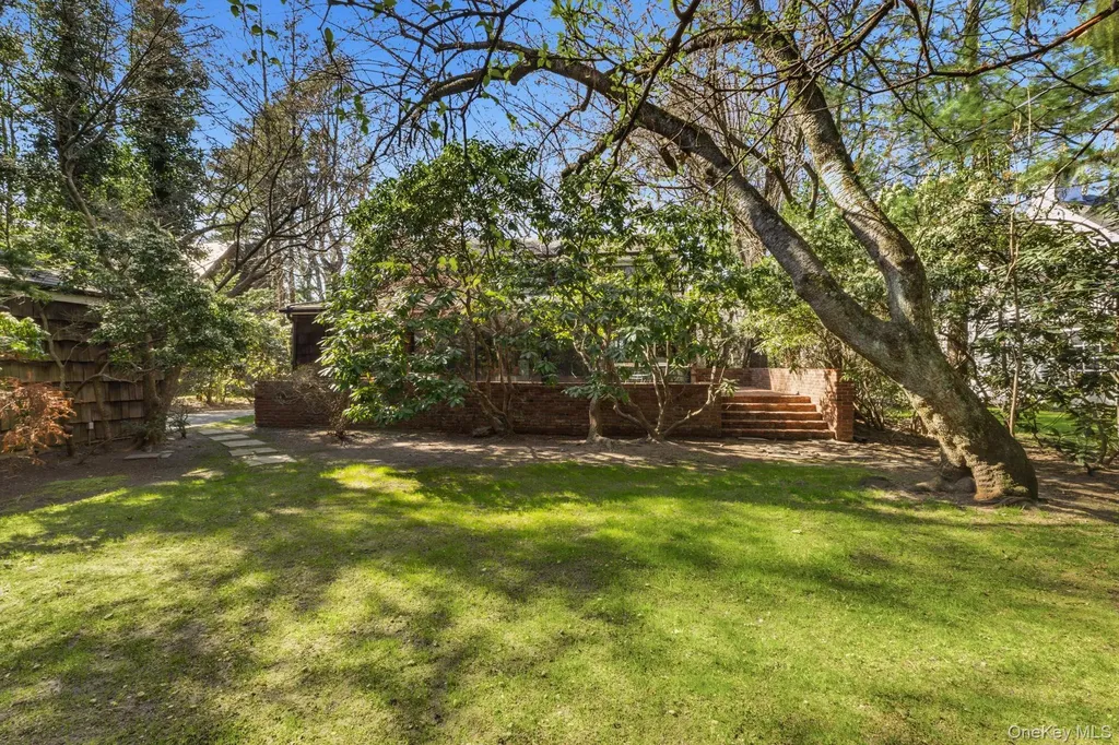 216 Clent Road Great Neck NY 11021