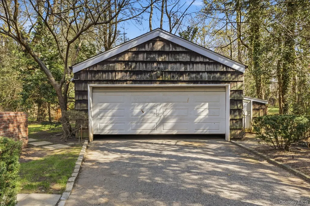 216 Clent Road Great Neck NY 11021