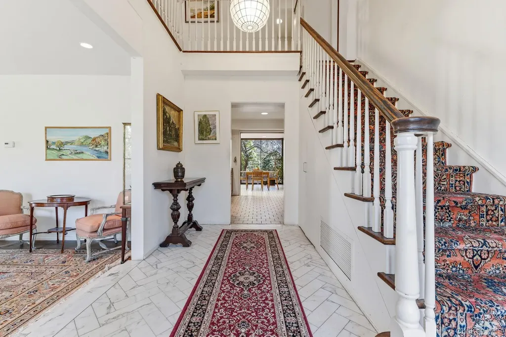 216 Clent Road Great Neck NY 11021