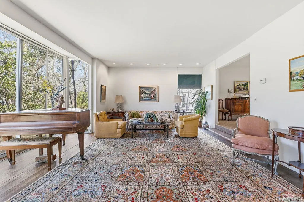 216 Clent Road Great Neck NY 11021