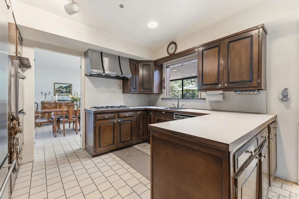 216 Clent Road Great Neck NY 11021