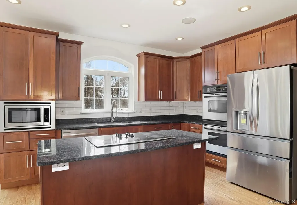 37 Willets Way Newburgh NY 12550