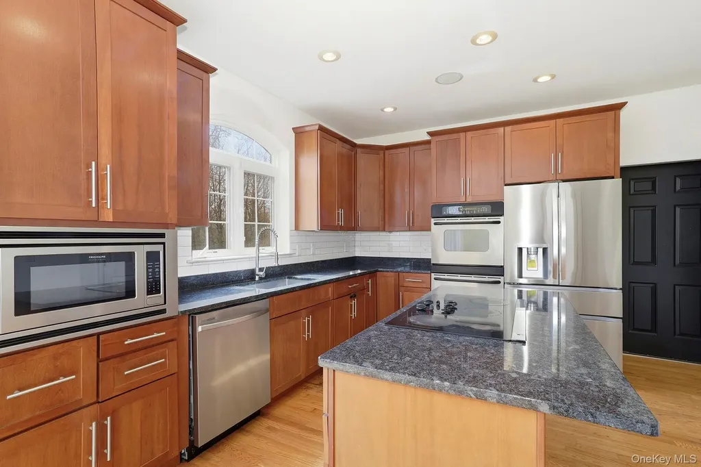37 Willets Way Newburgh NY 12550