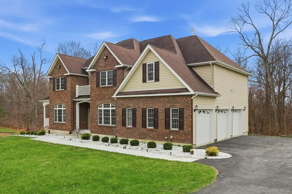 37 Willets Way Newburgh NY 12550