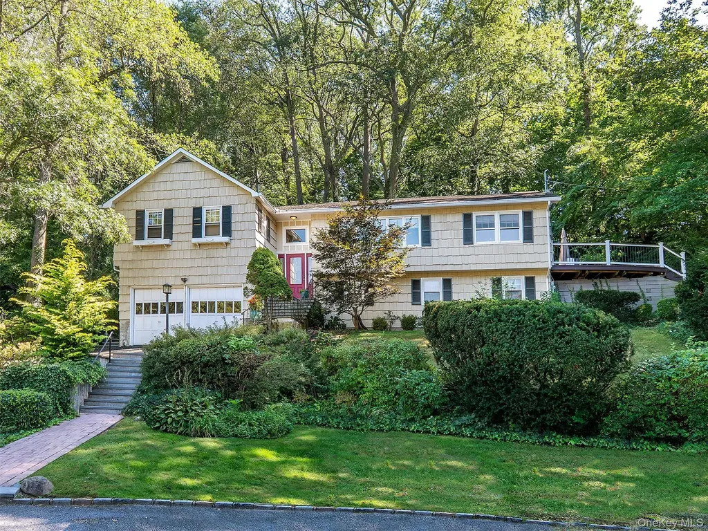 8 Laurel Way Sea Cliff NY 11579