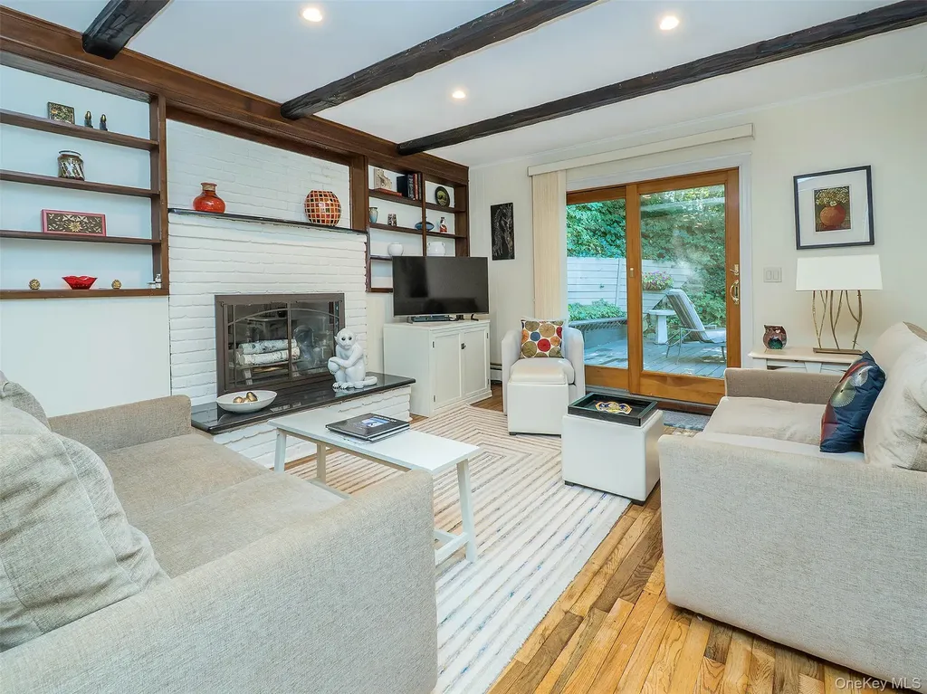 8 Laurel Way Sea Cliff NY 11579