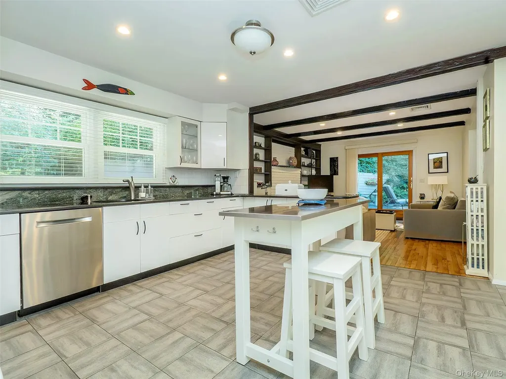 8 Laurel Way Sea Cliff NY 11579