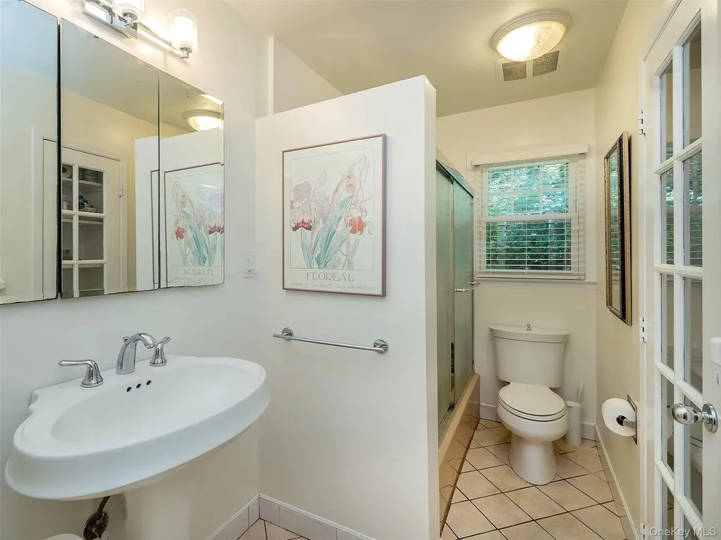 8 Laurel Way Sea Cliff NY 11579