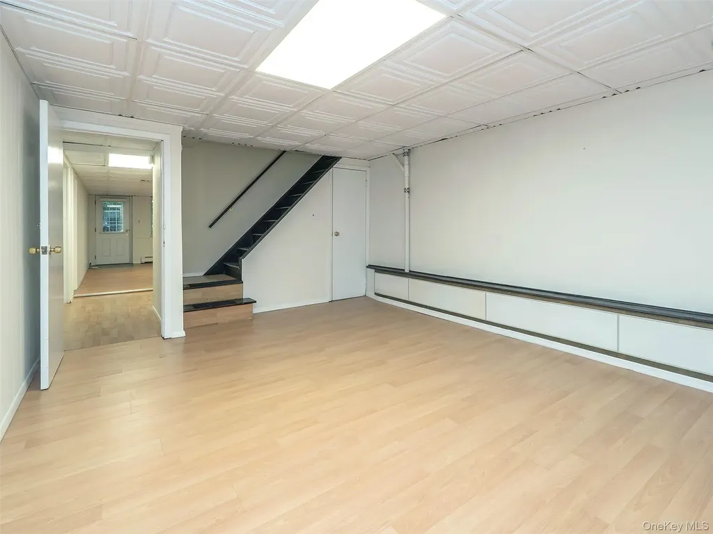 8 Laurel Way Sea Cliff NY 11579