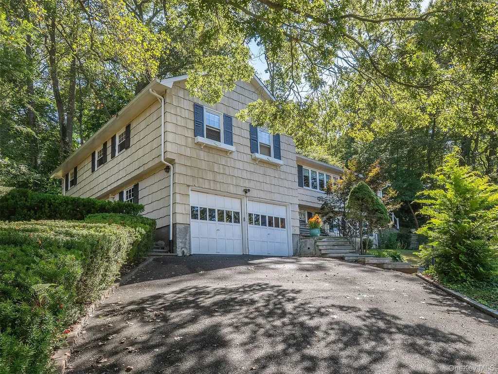8 Laurel Way Sea Cliff NY 11579