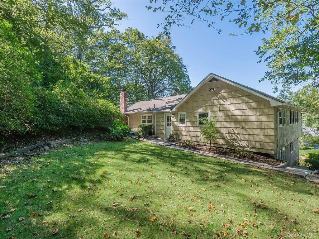 8 Laurel Way Sea Cliff NY 11579
