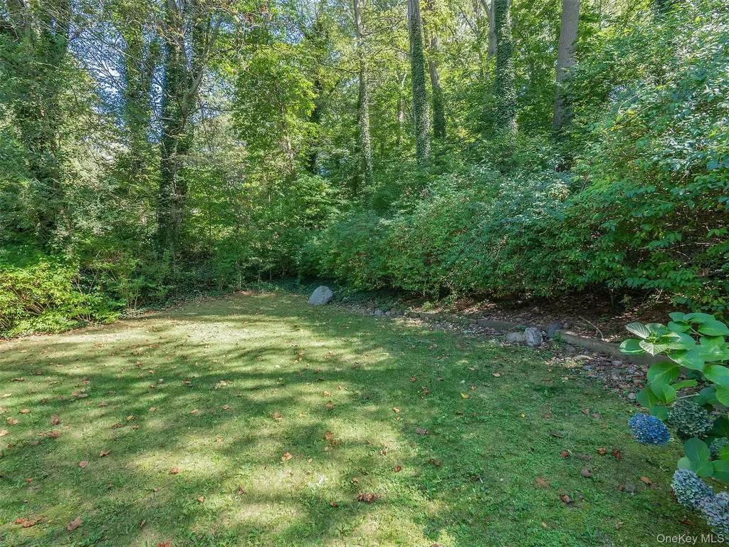 8 Laurel Way Sea Cliff NY 11579