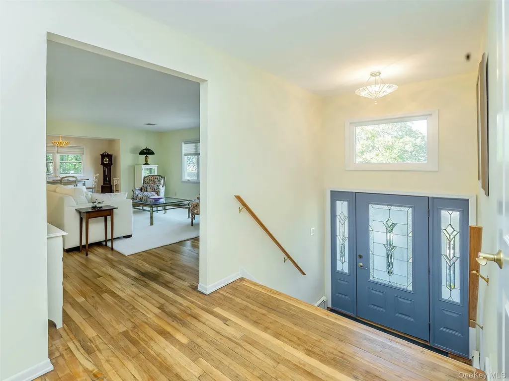 8 Laurel Way Sea Cliff NY 11579