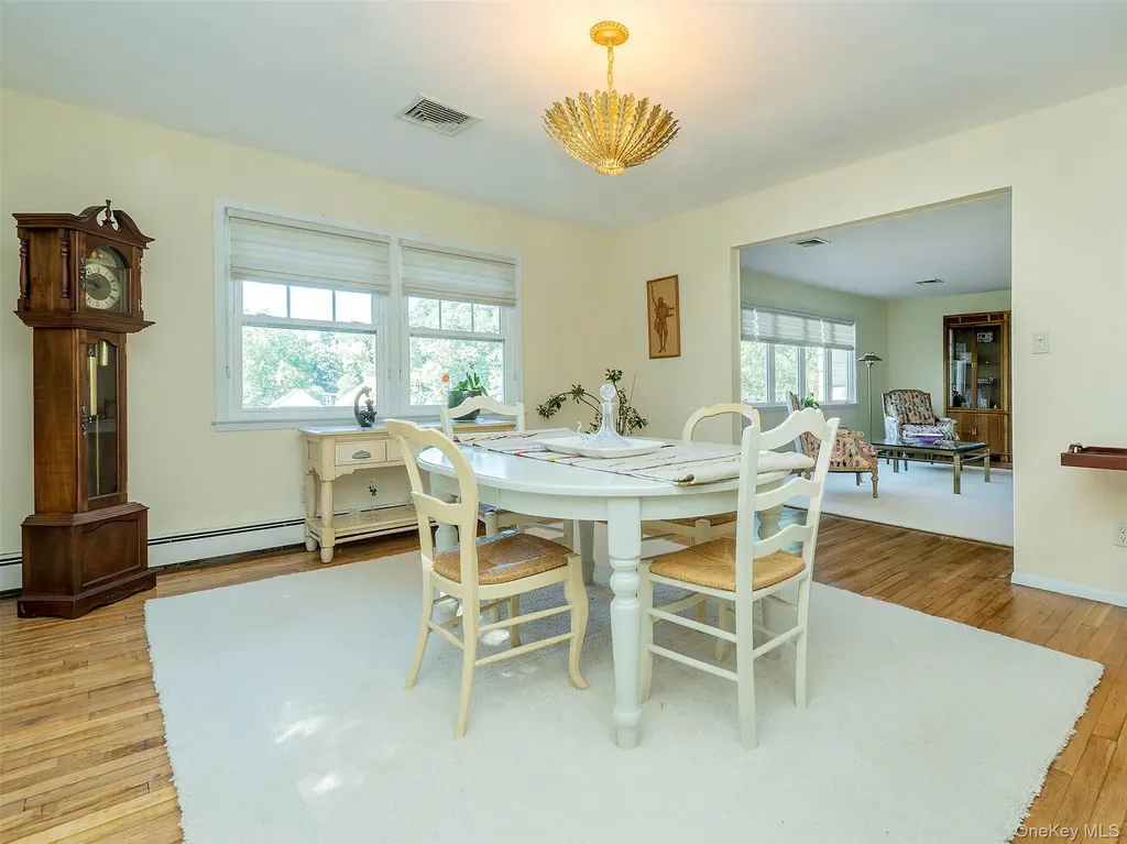 8 Laurel Way Sea Cliff NY 11579