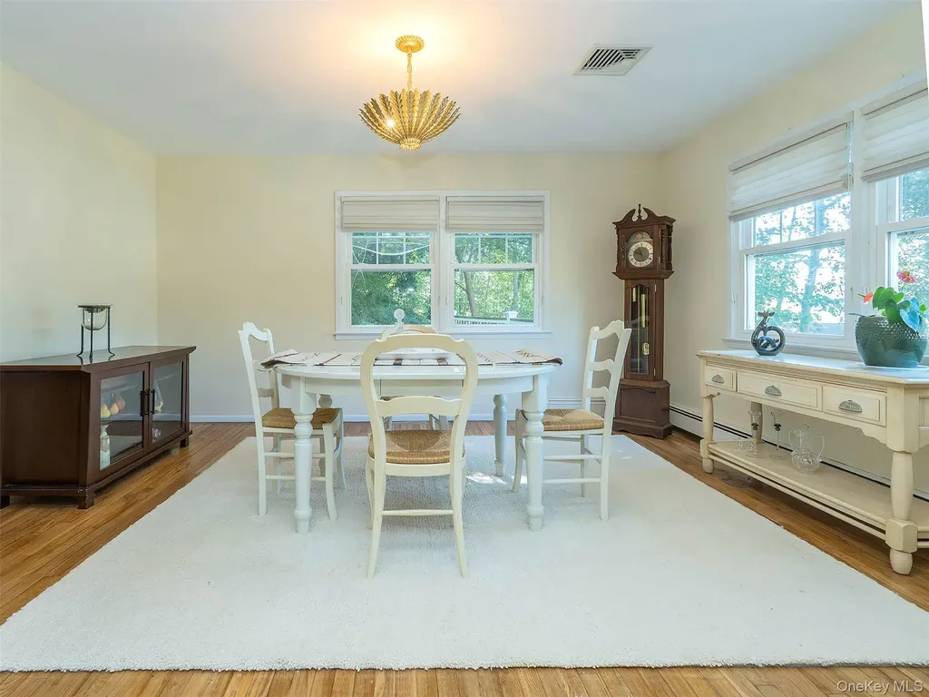 8 Laurel Way Sea Cliff NY 11579