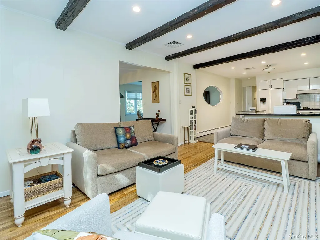 8 Laurel Way Sea Cliff NY 11579