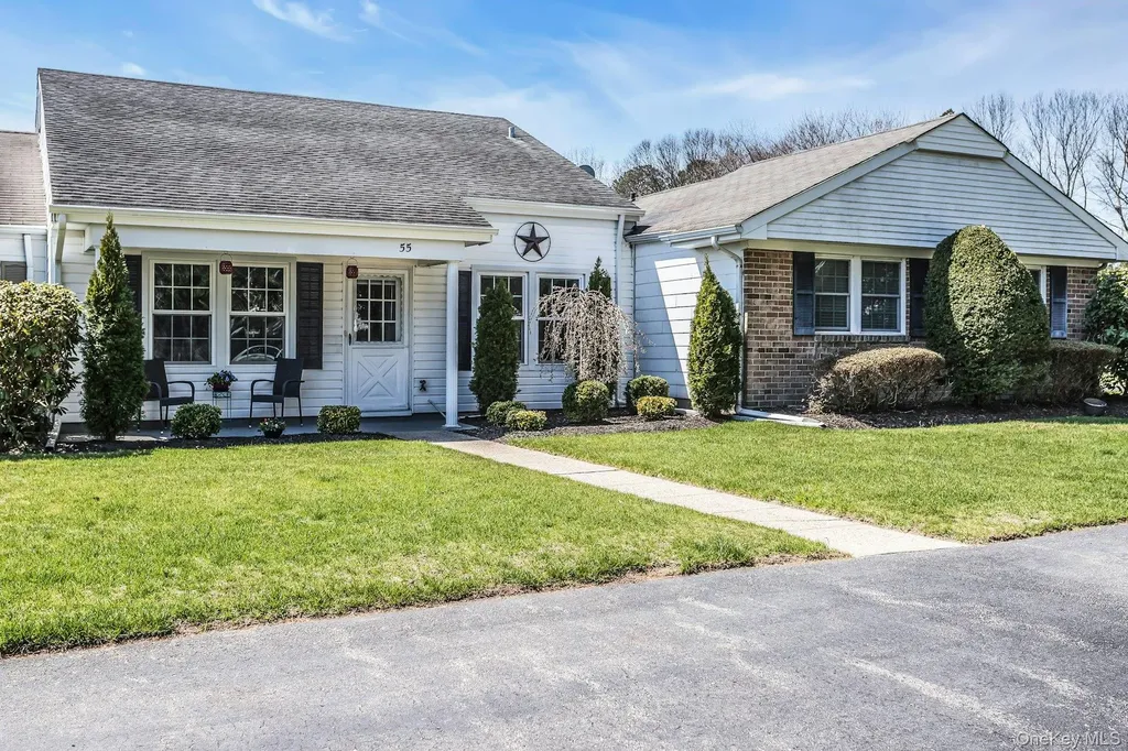 55 Forge Lane Coram NY 11727