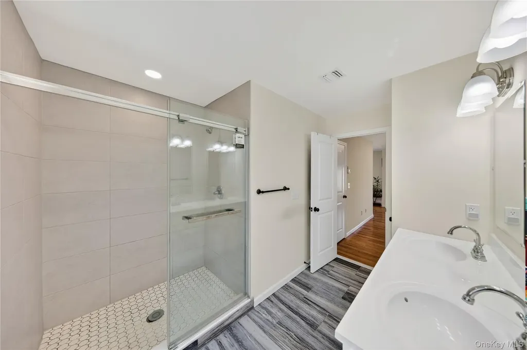 98 Bender Road Westtown NY 10998
